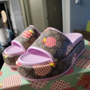 Women's Gucci Les Pommes Sandal